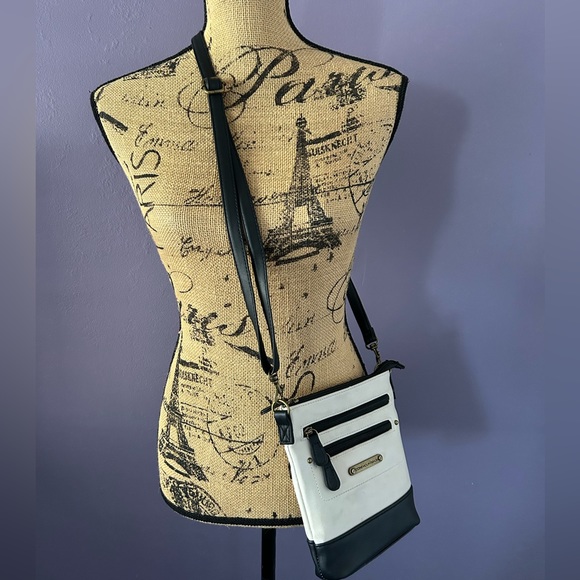 Stone Mountain Accessories Bags Stone Mountain Crossbody Purse With Phone Charger Poshmark